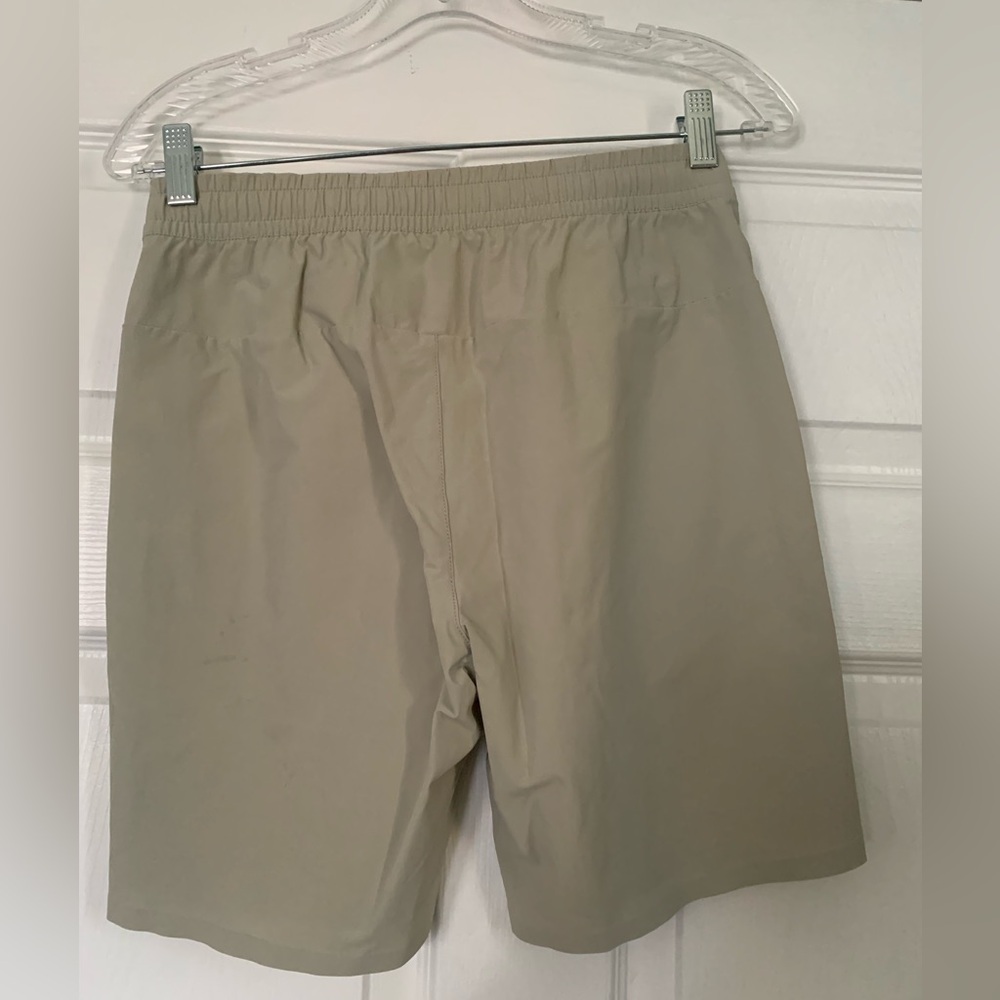 Everlane Men’s Lightweight Performance Shorts Khaki Beige Size XS Elastic Waist - Picture 3 of 4